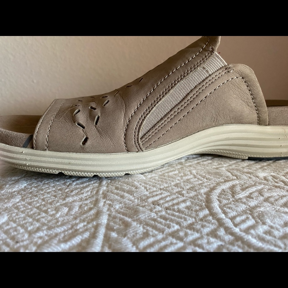 Lafies Casual Slip On - Picture 3 of 5